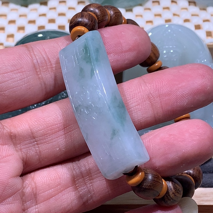 翡翠未镶嵌颈饰/炸/飘花手牌