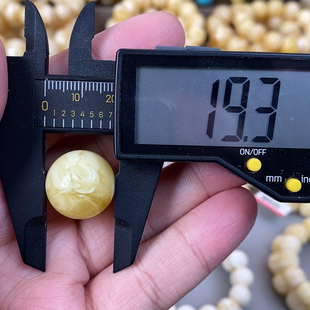 蜜蜡未镶嵌珠宝奇石4g