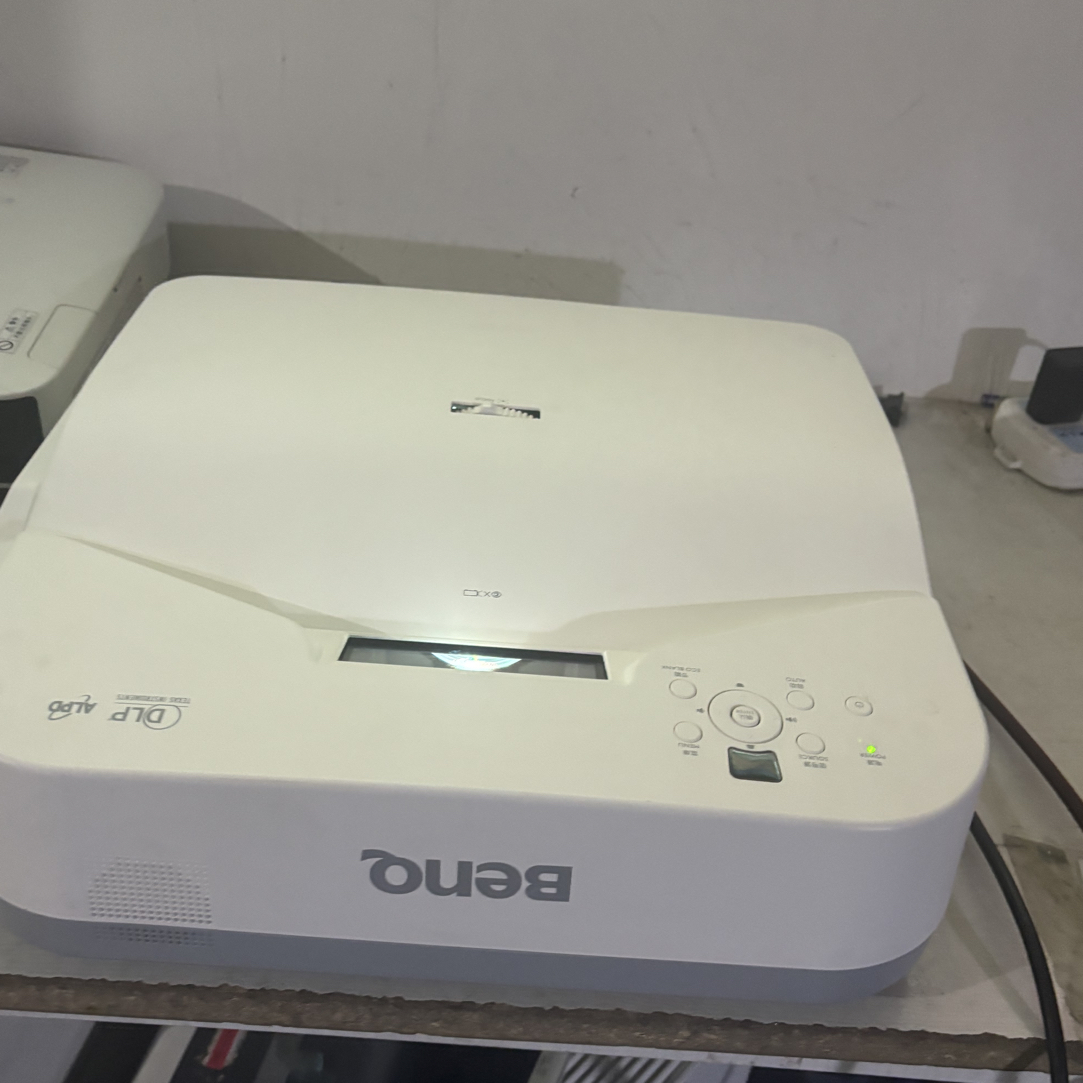 二手 明基准新超短焦激光投影 运费自理