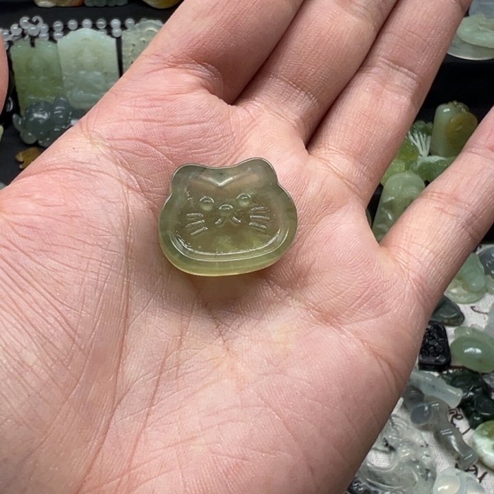 蛇纹石玉颈饰未镶嵌