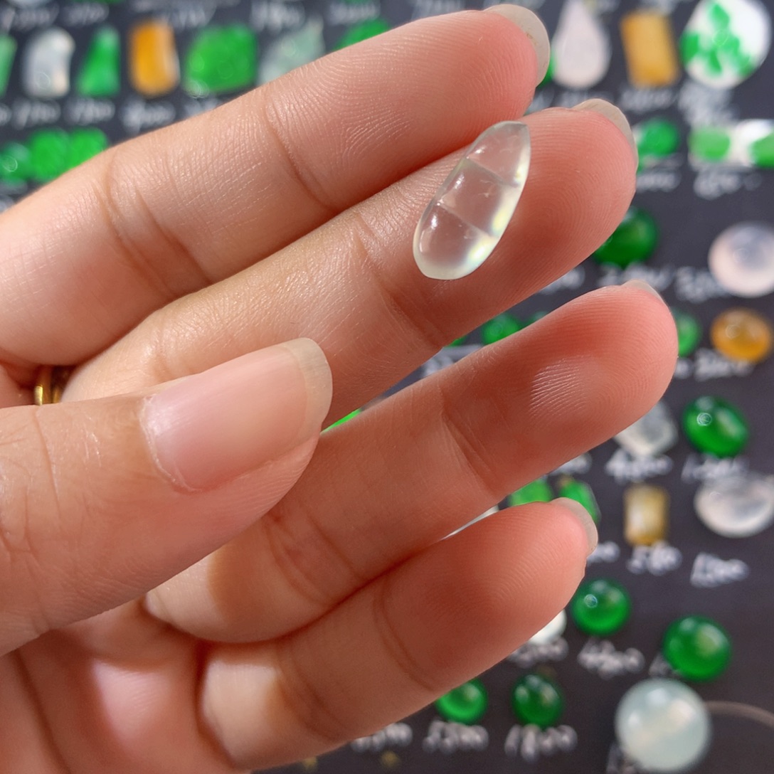 翡翠未镶嵌颈饰白钢豆