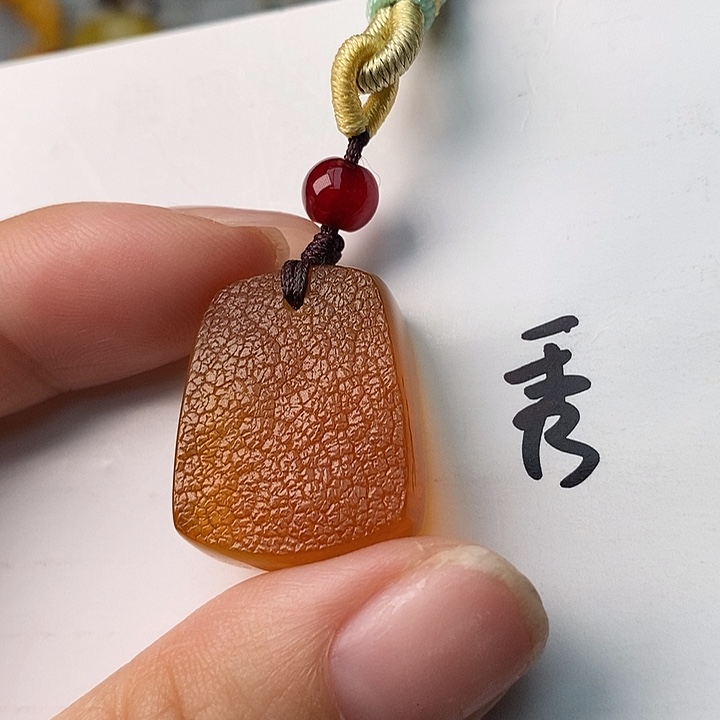 未镶嵌琥珀珠宝奇石