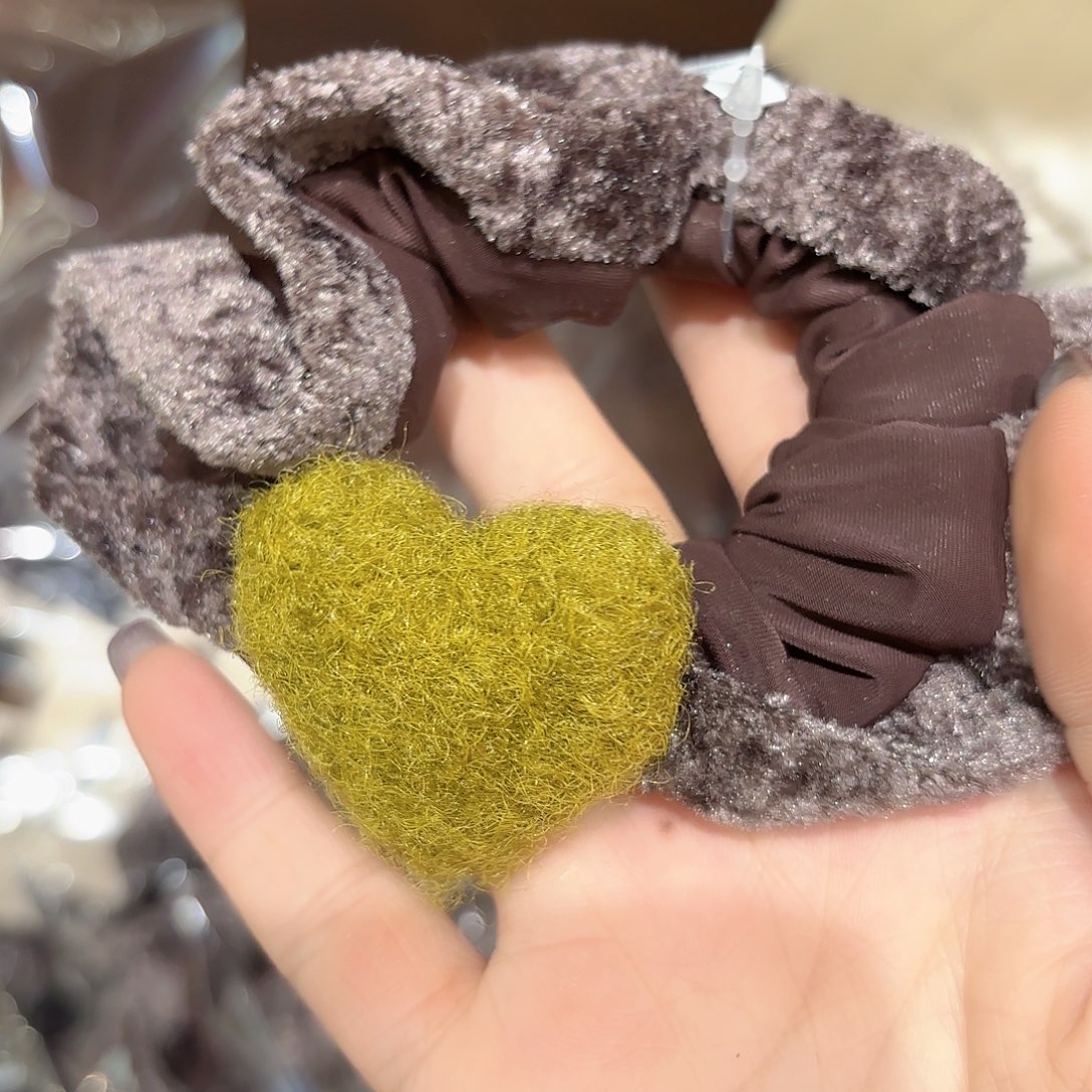 布艺铁合金绿色爱心发圈