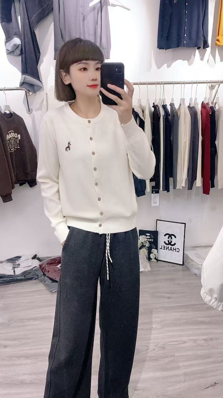 秋季新款厚款圆领彩扣针织开衫（衣长55左右）