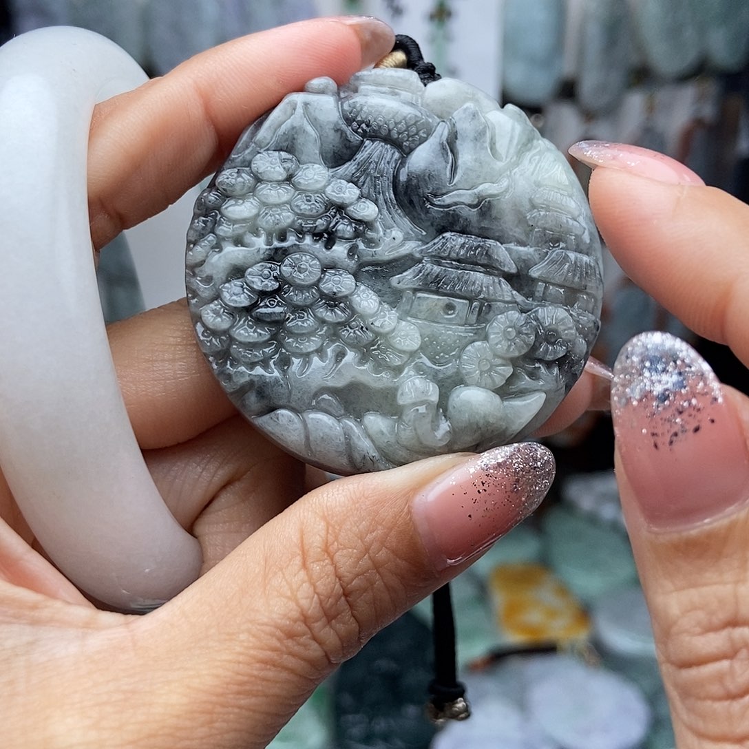 翡翠颈饰未镶嵌翡翠