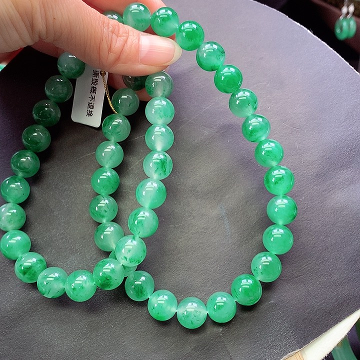 颈饰未镶嵌石英质玉我**花