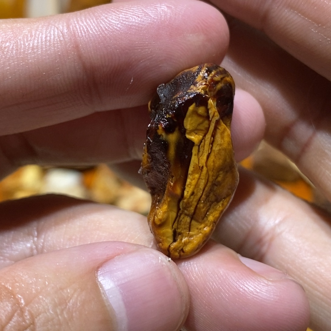 W***@定制琥珀蜜蜡原石m4.6