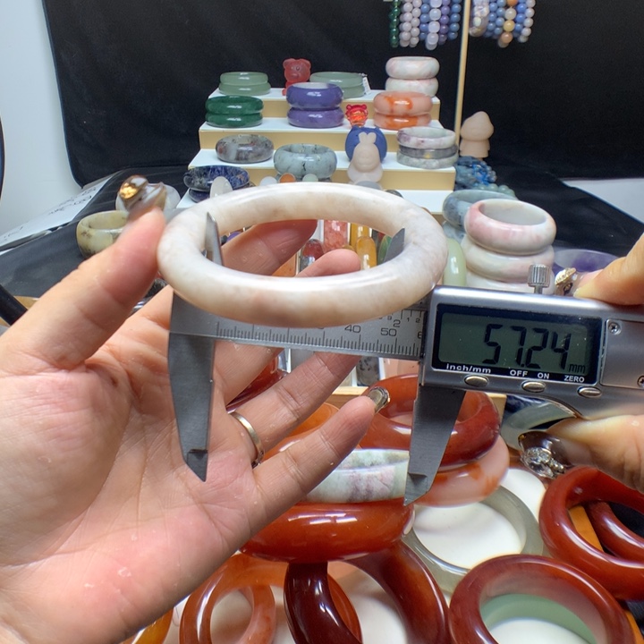 未镶嵌手镯石英质玉