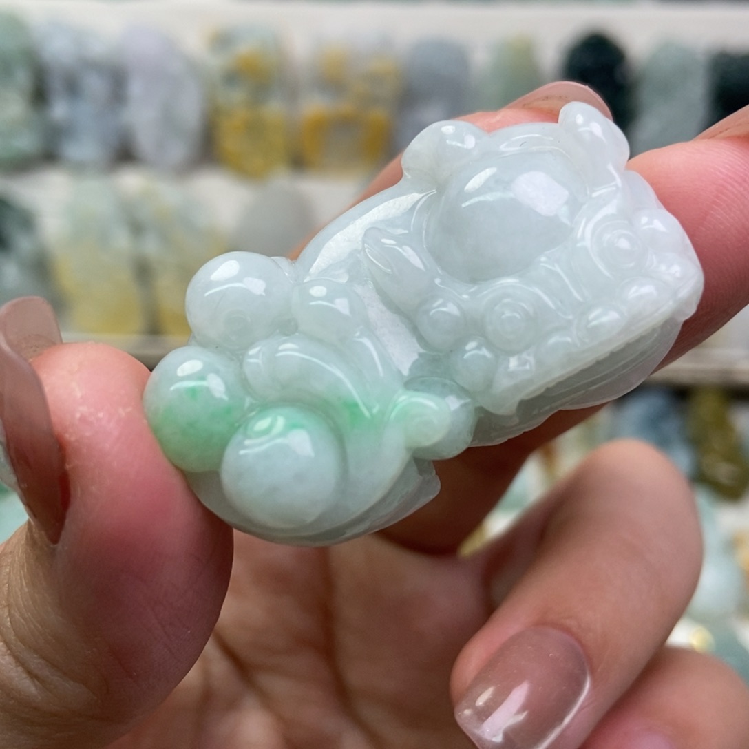 翡翠吊坠(赠链)未镶嵌