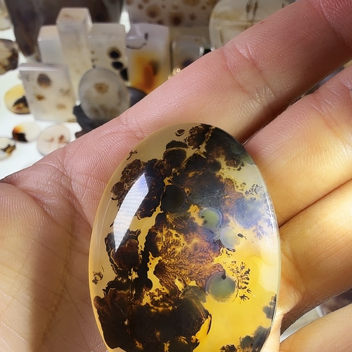 不***乖玛瑙/玉髓未镶嵌珠宝半成品
