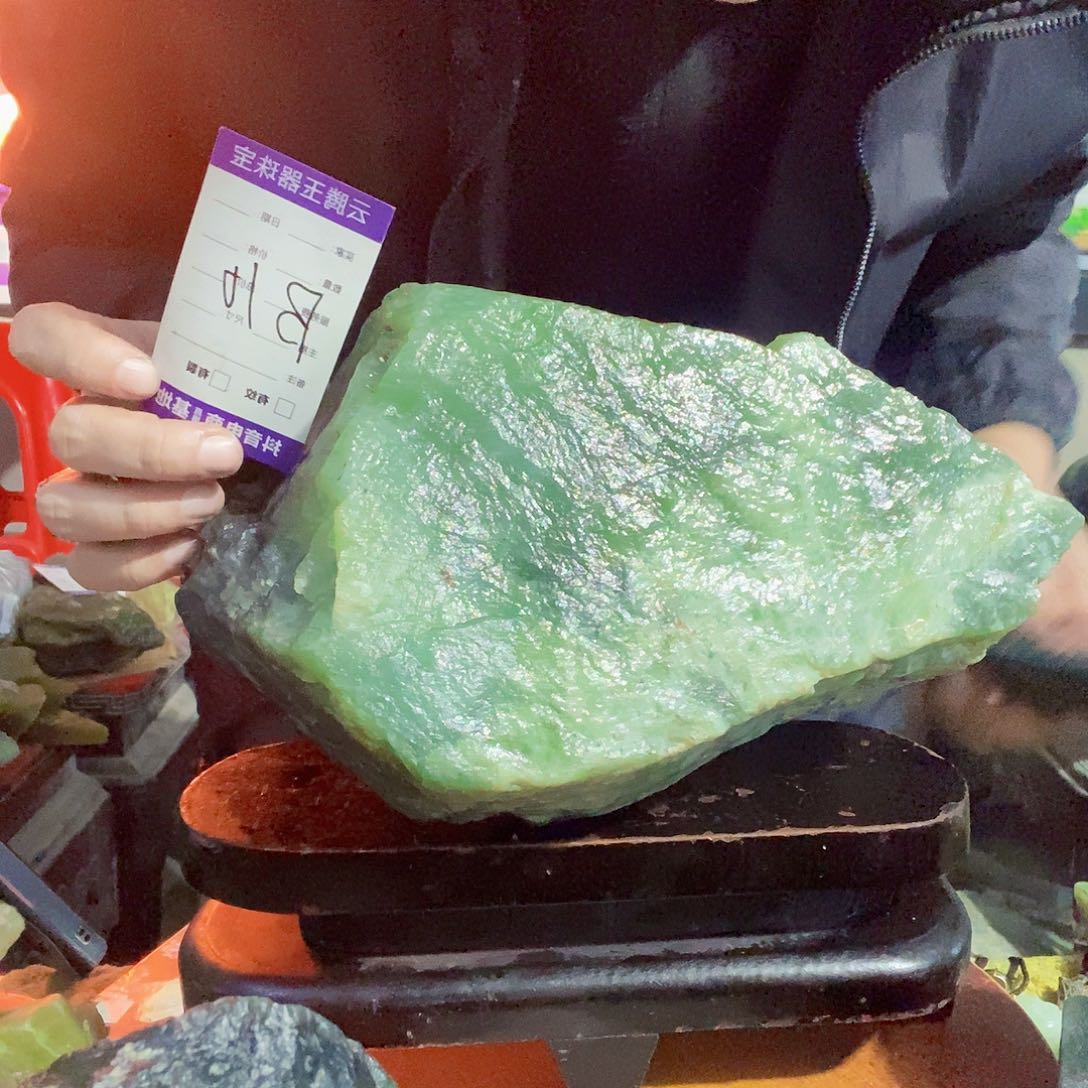 还***路蛇纹石玉未镶嵌珠宝半成品