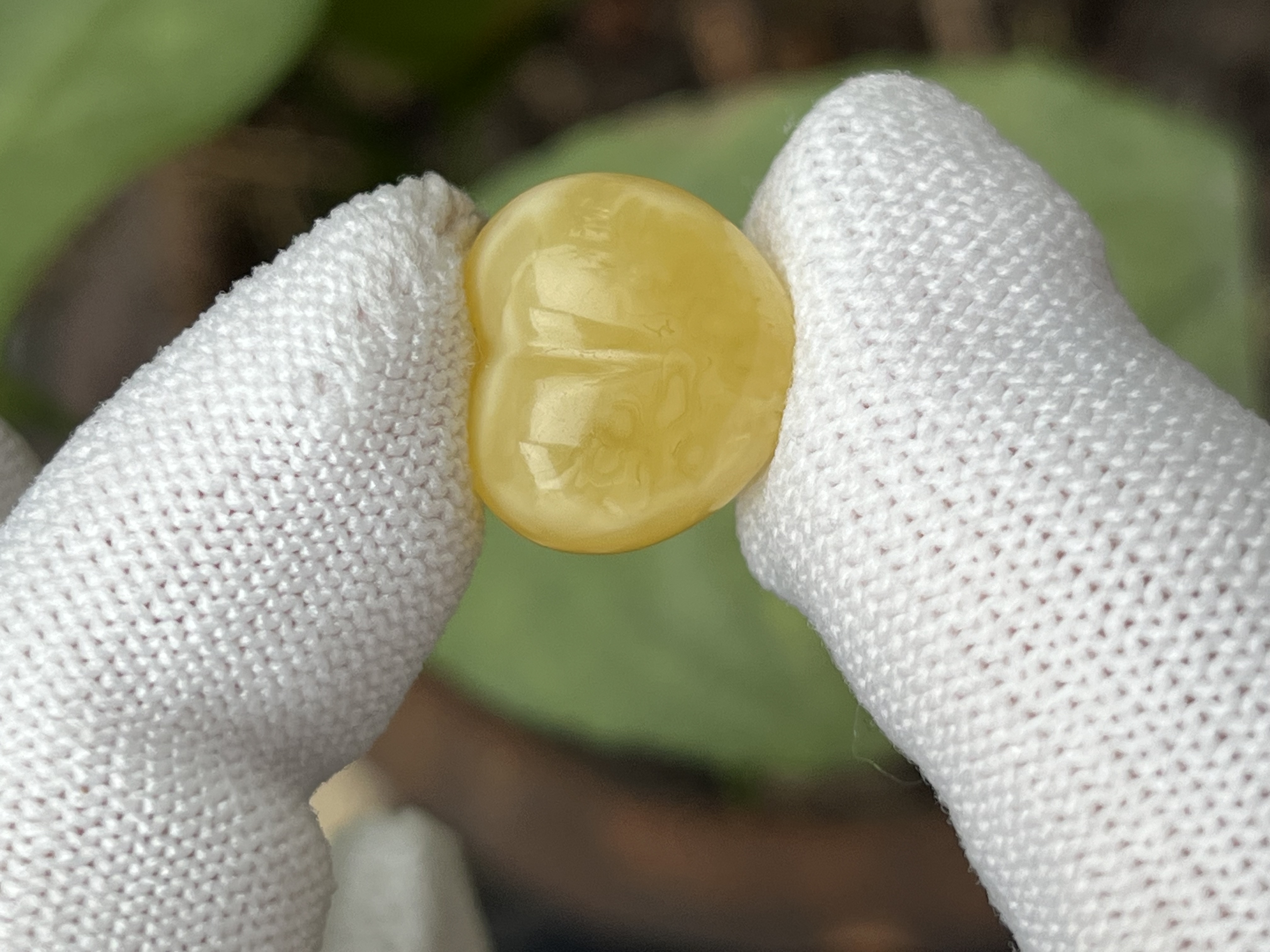 4444天然蜜蜡琥珀屁桃配饰16.2x14.6x9mm