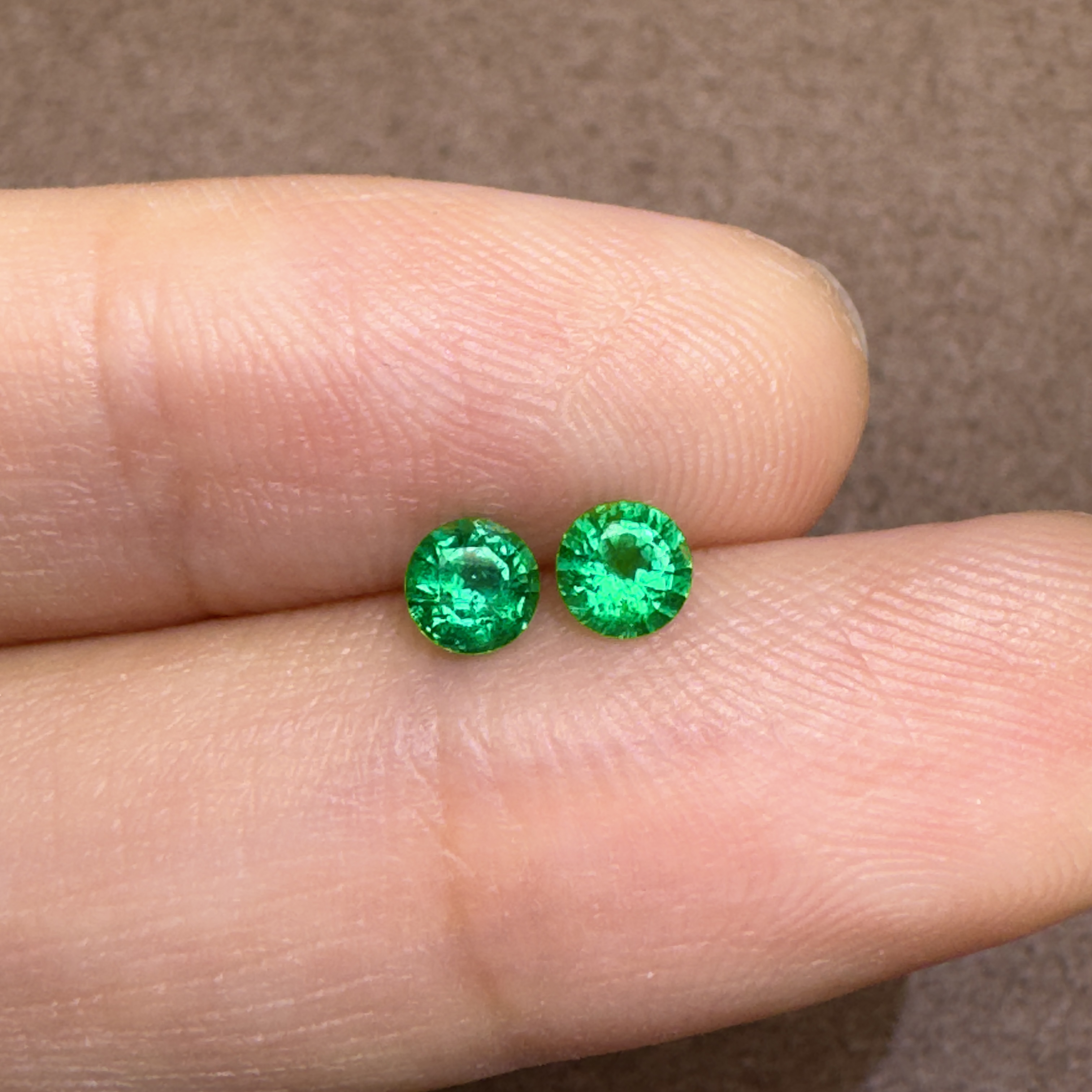 24Z028 微油祖母绿宝石 配对 0.37克拉