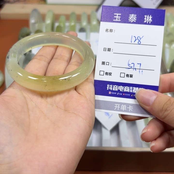 未镶嵌岫玉手镯天然