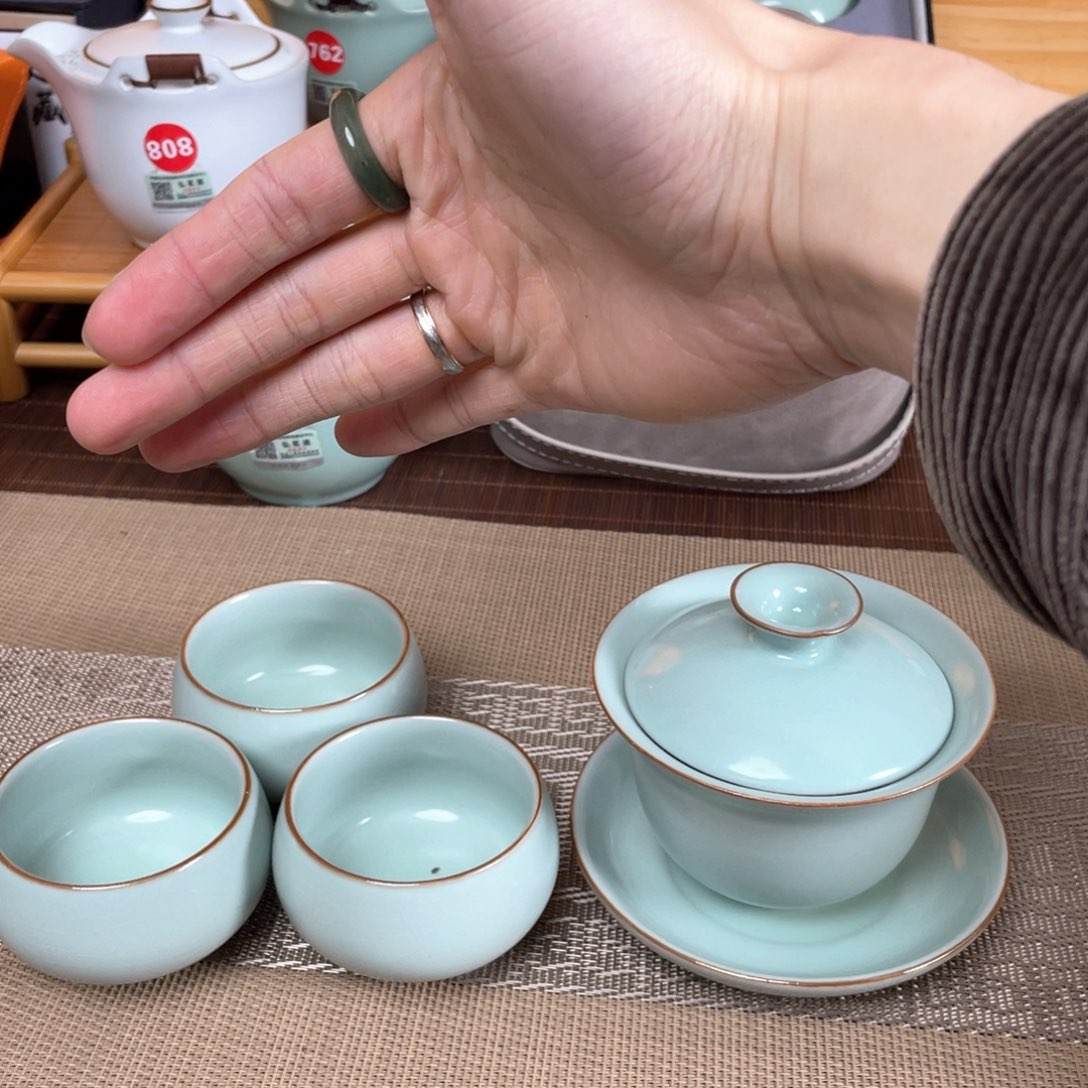 瓷片。。。。。。。。。。。。。。