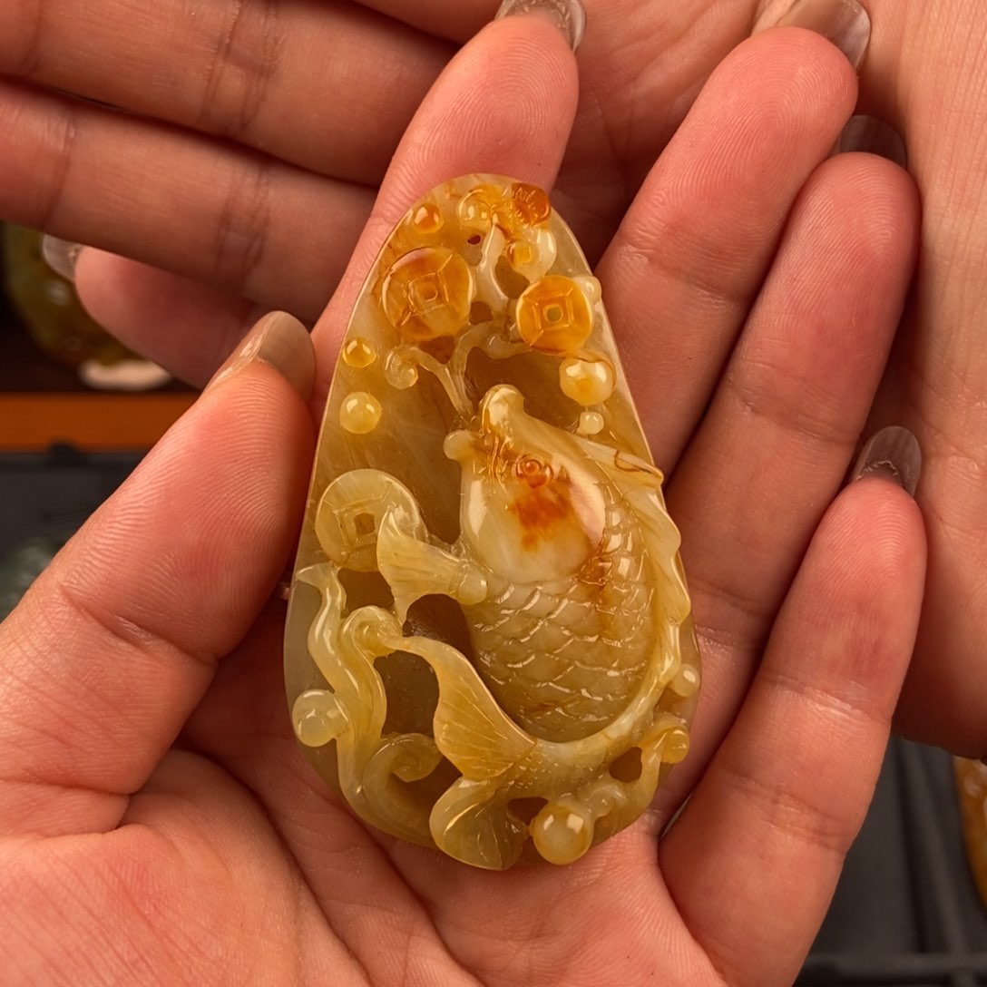 蛇纹石玉挂件未镶嵌