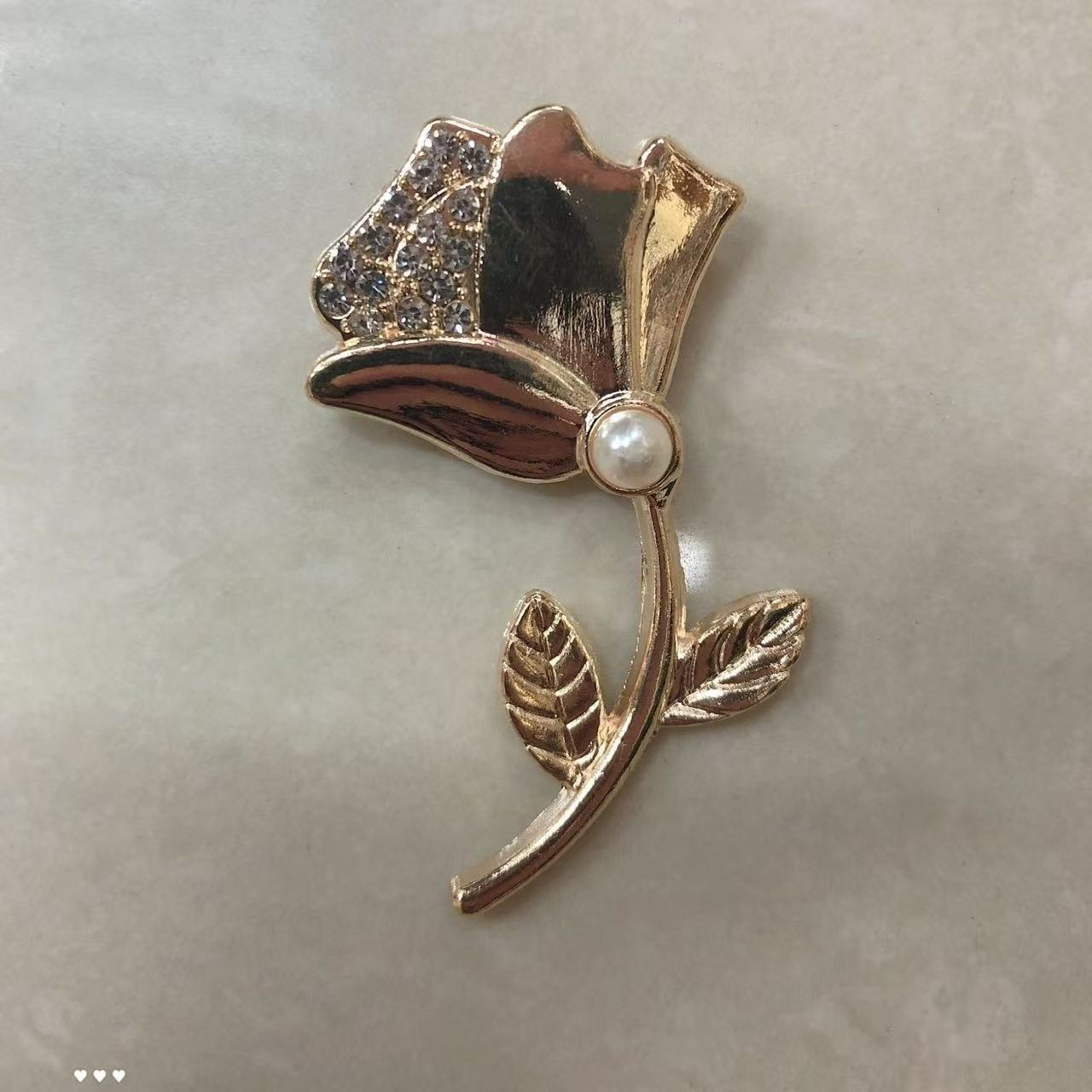 胸花一枚