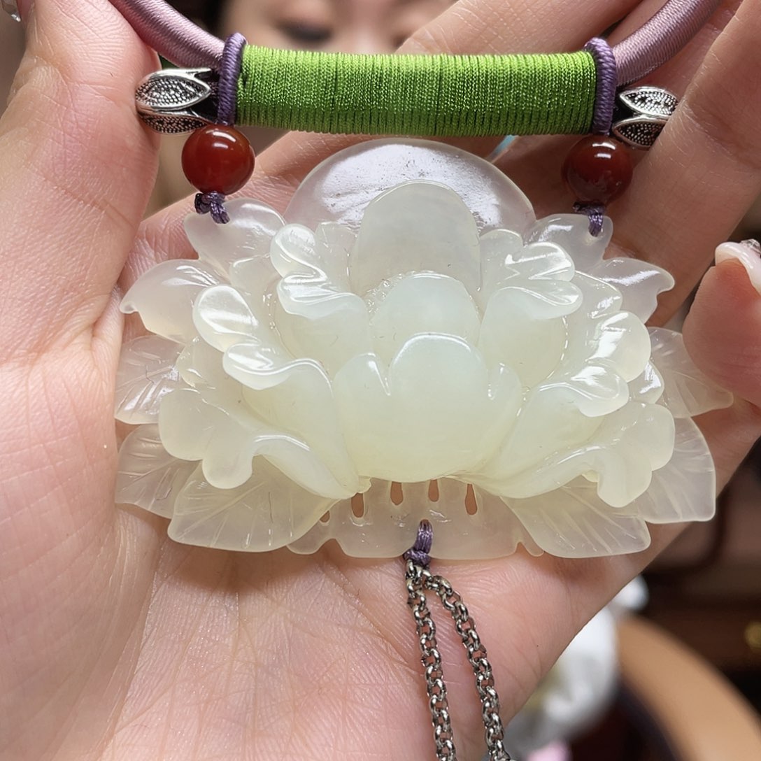 蛇纹石玉颈饰未镶嵌莞*