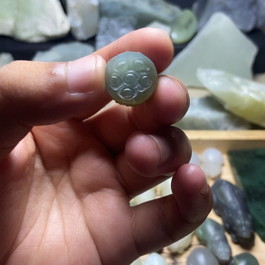 U***b和田玉（糖玉）未镶嵌珠宝半成品