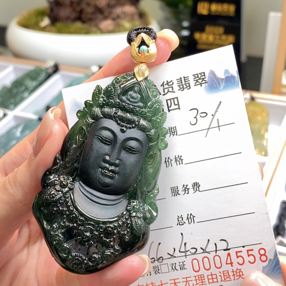 翡翠颈饰未镶嵌翡翠