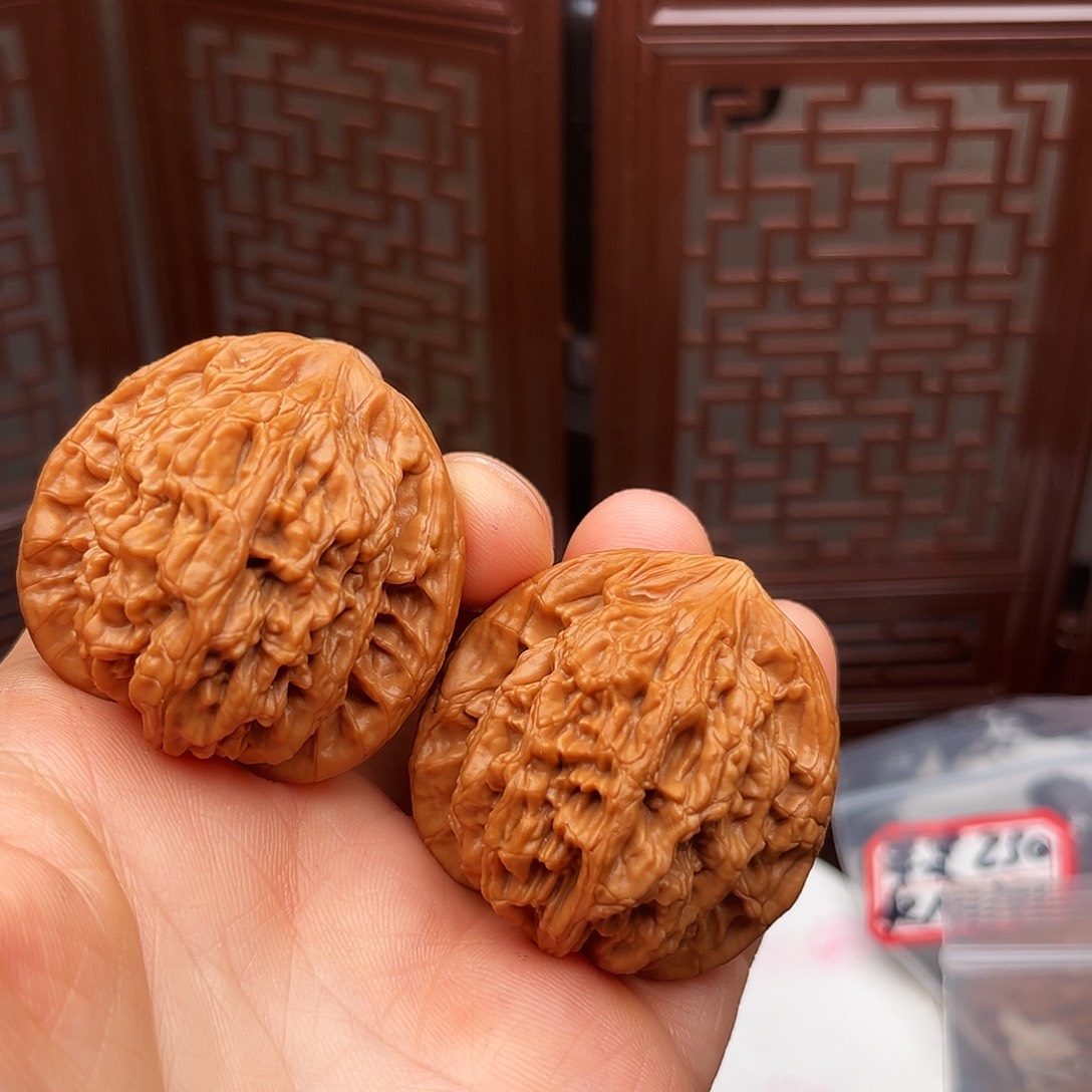 文玩核桃吊坠麦虎