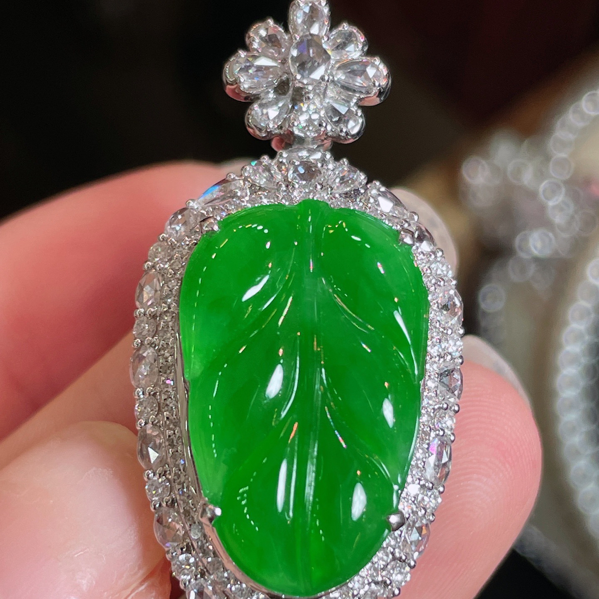 18k金镶嵌天然缅甸翡翠A货高冰冰种正阳绿辣绿叶子吊坠