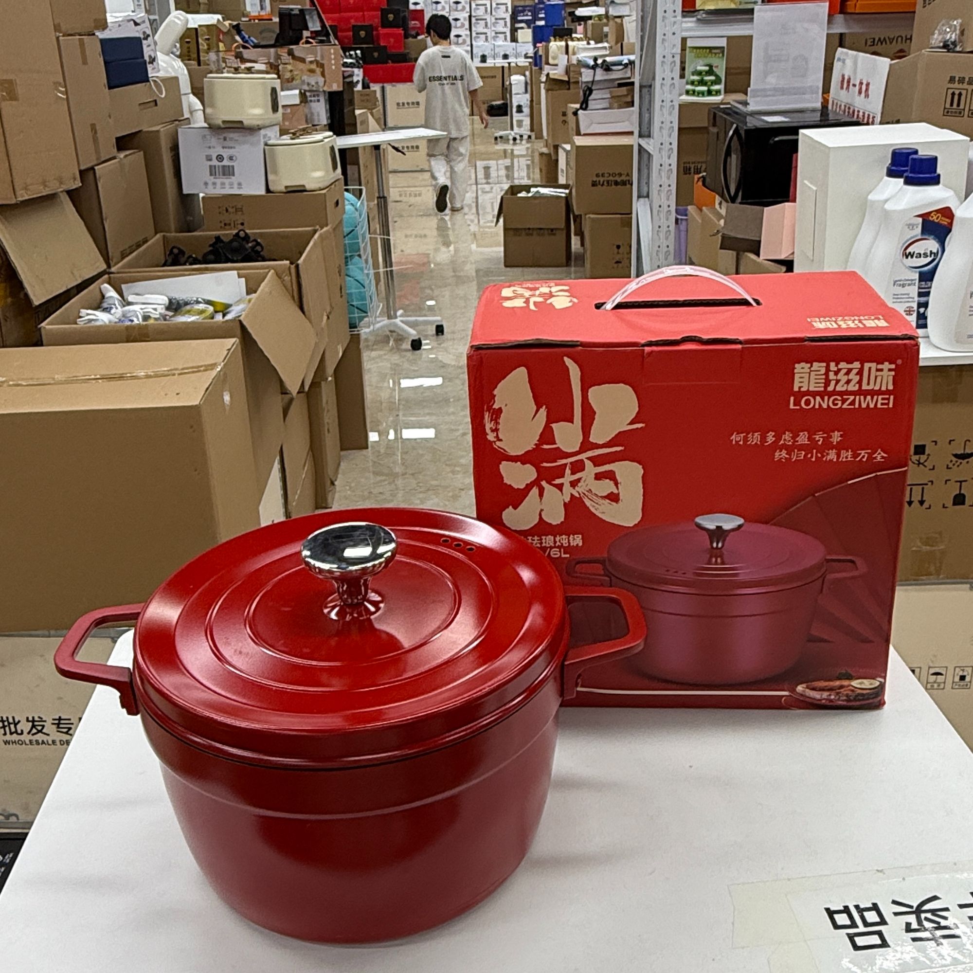 红色汤锅家用铸铁焖烧锅颜色随机