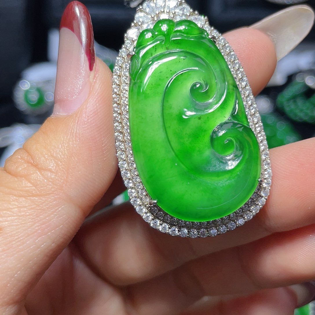 翡翠颈饰银S925镶嵌翡翠