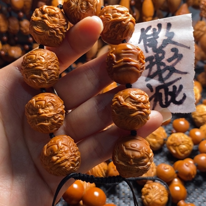 吊坠橄榄核微上色钟馗头