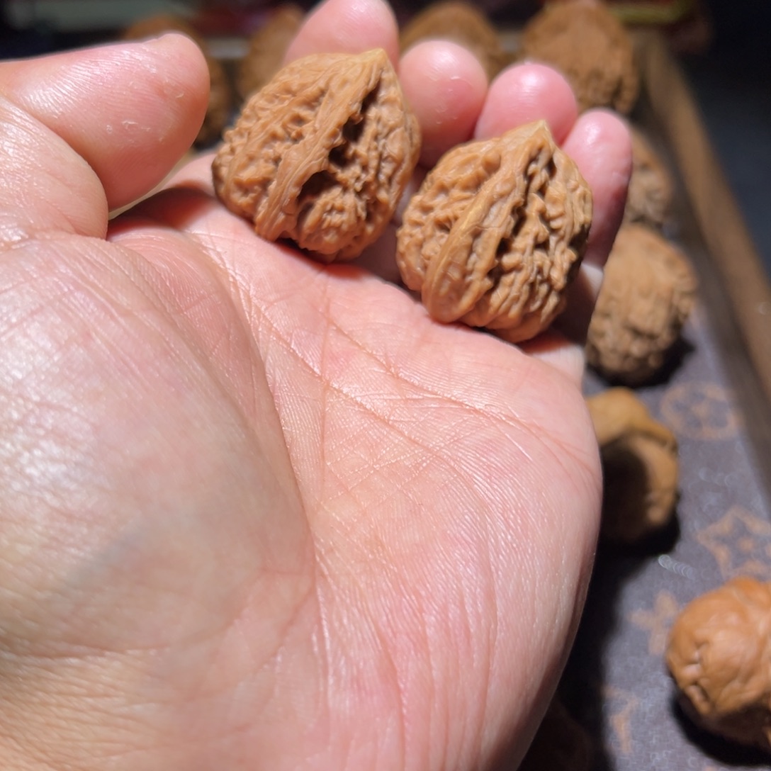 瑞麟文玩核桃南疆石手捻一帆风顺