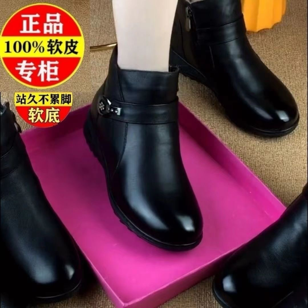 女士加厚皮鞋2025冬季新款超软皮圆头平底白毛保暖休闲妈妈短靴女