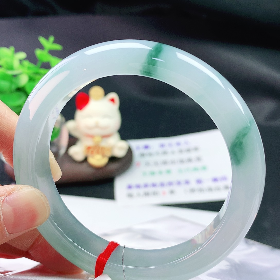 翡翠手镯未镶嵌61圈