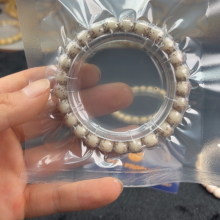 手串星月菩提H10。     