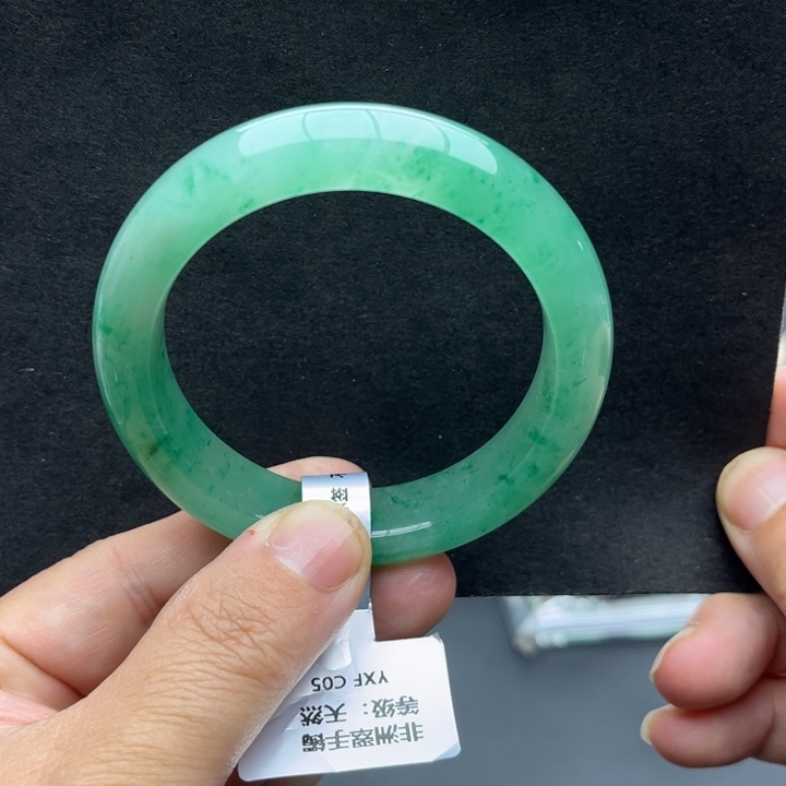 石英质玉未镶嵌手镯53/54