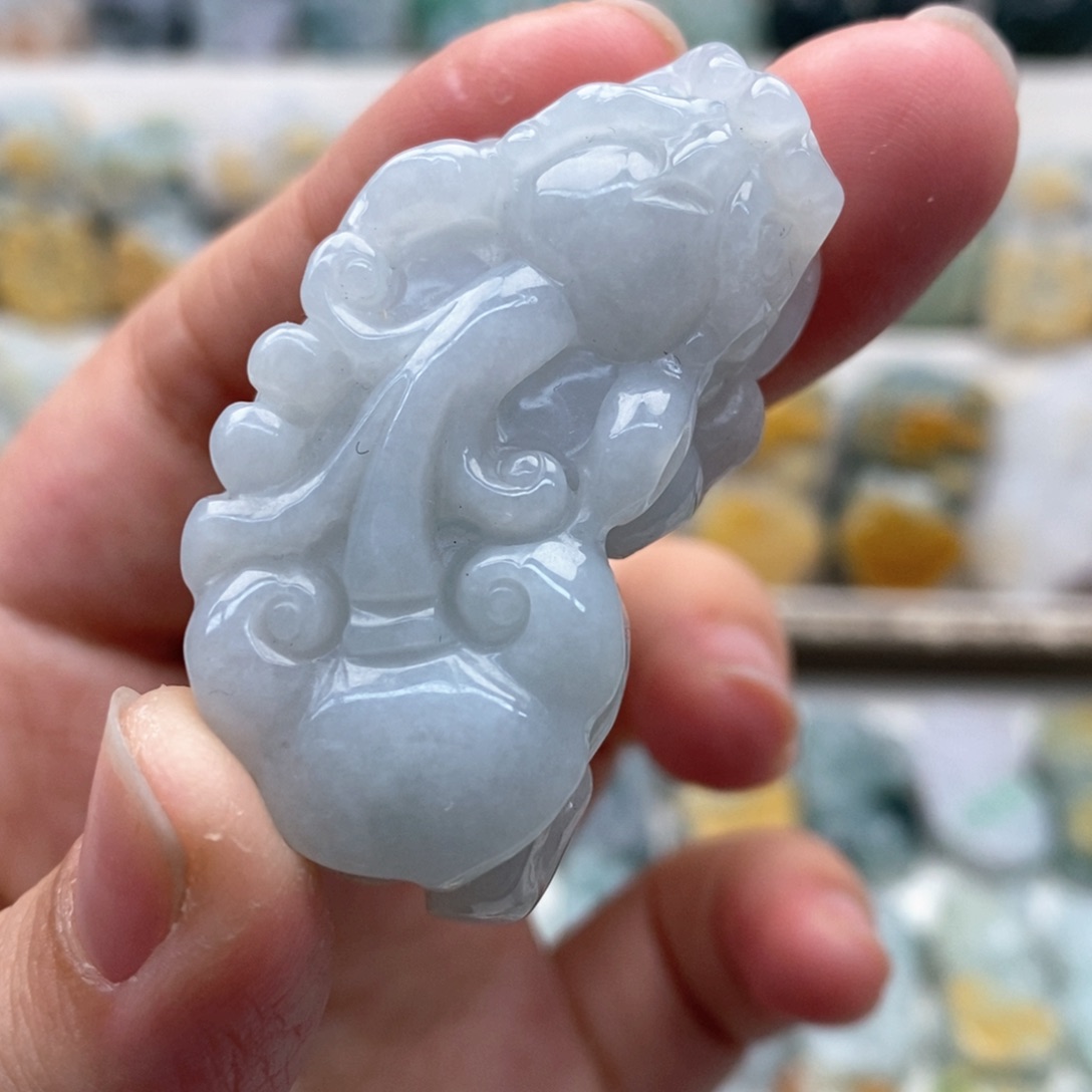 翡翠吊坠(赠链)未镶嵌