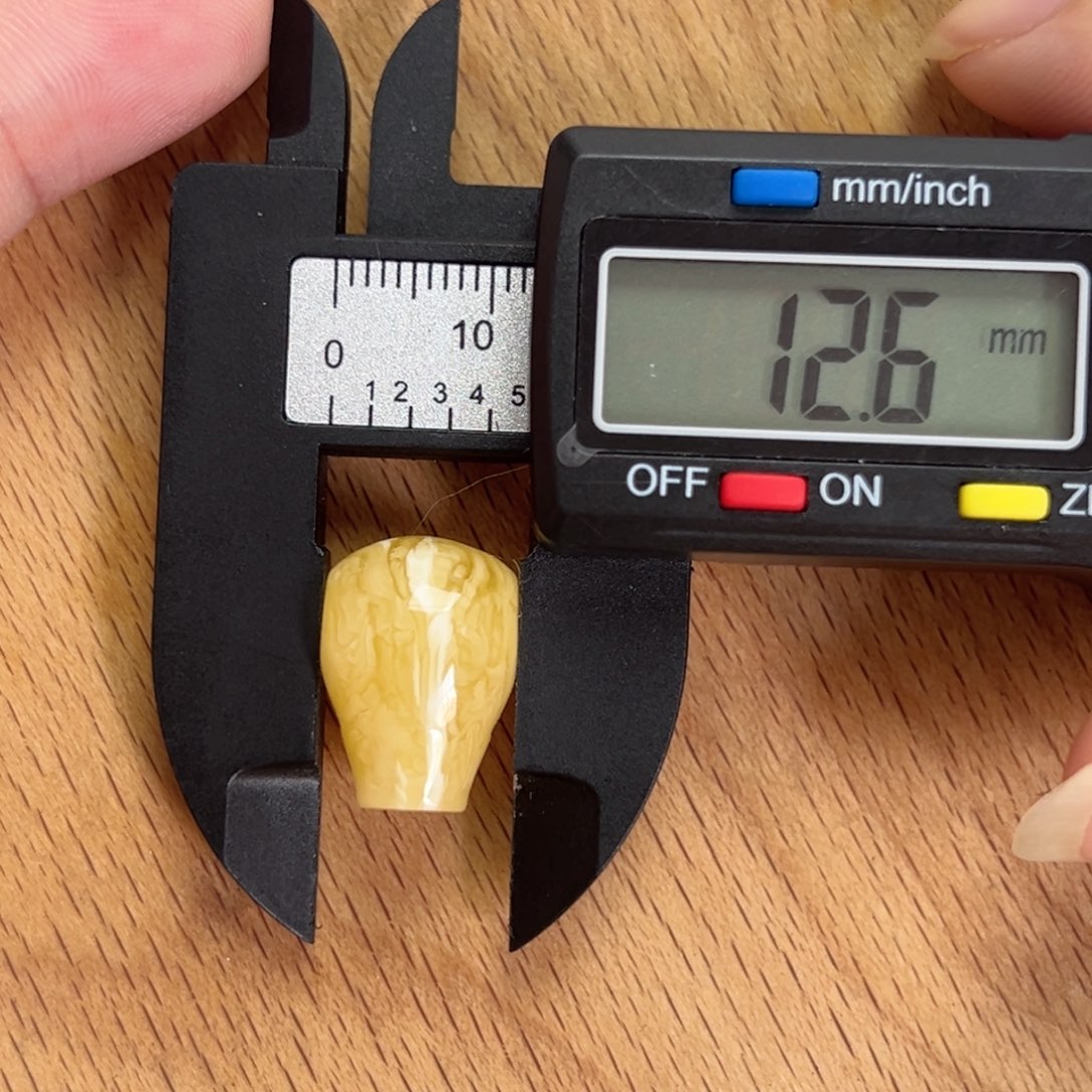 琥珀未镶嵌裸石三通