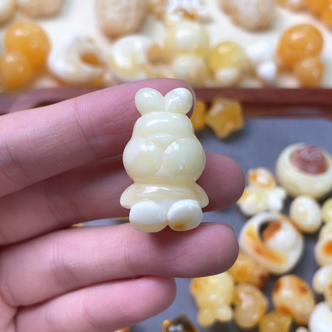 琥珀珠宝奇石未镶嵌