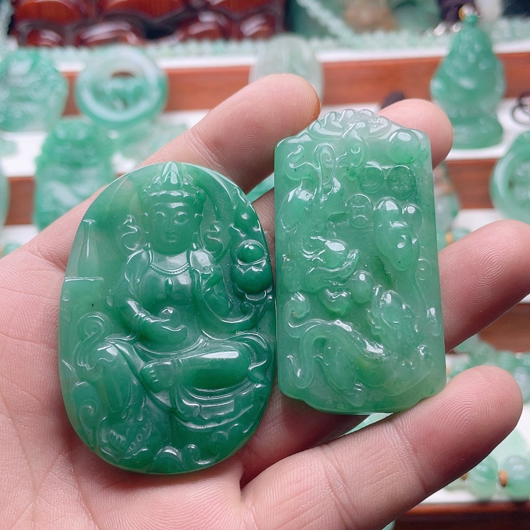 颈饰未镶嵌石英质玉梦**南