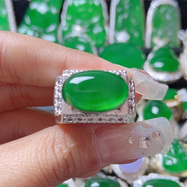 翡翠颈饰未镶嵌18151206。