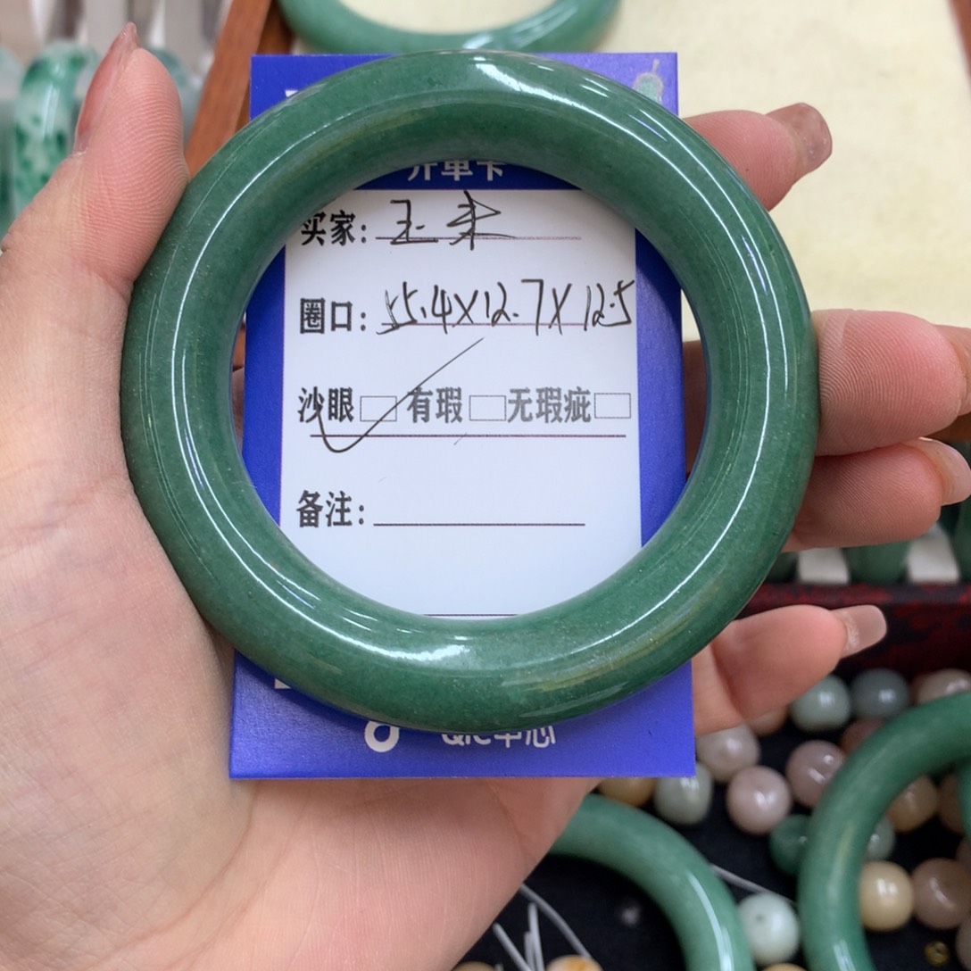 石英质玉手镯未镶嵌