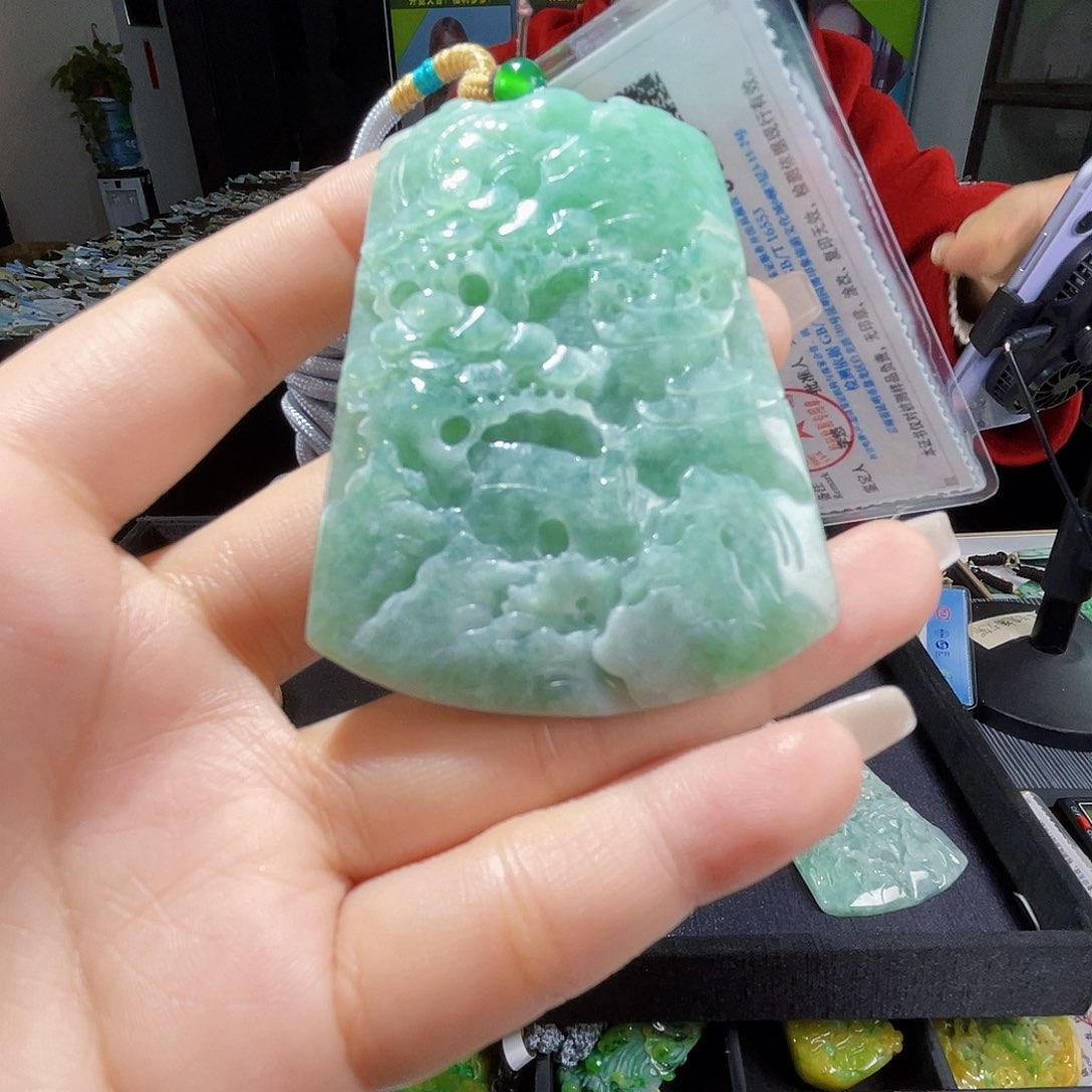 颈饰未镶嵌翡翠一