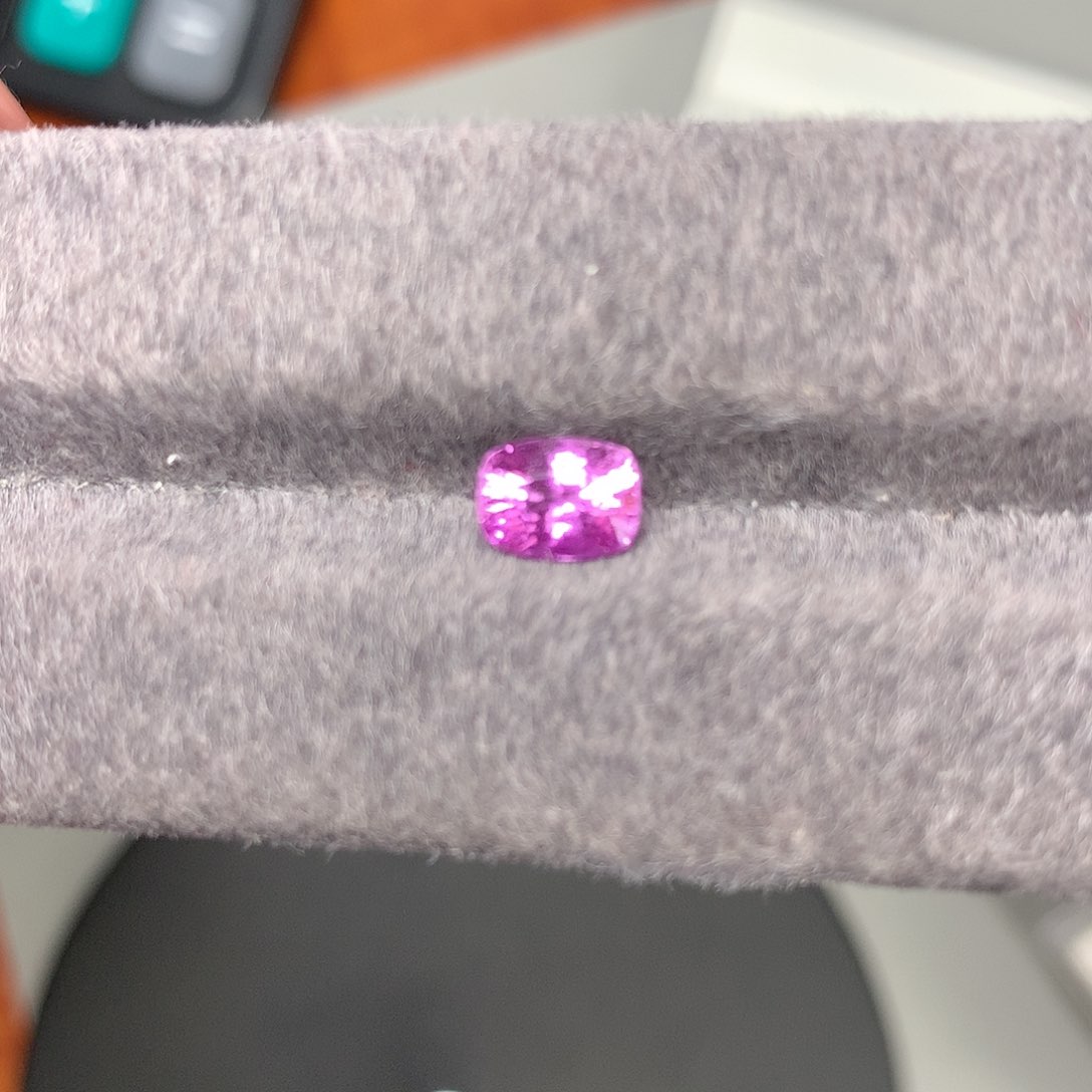 蓝宝石裸石未镶嵌无烧薰衣草紫粉蓝宝1.65克拉未镶嵌