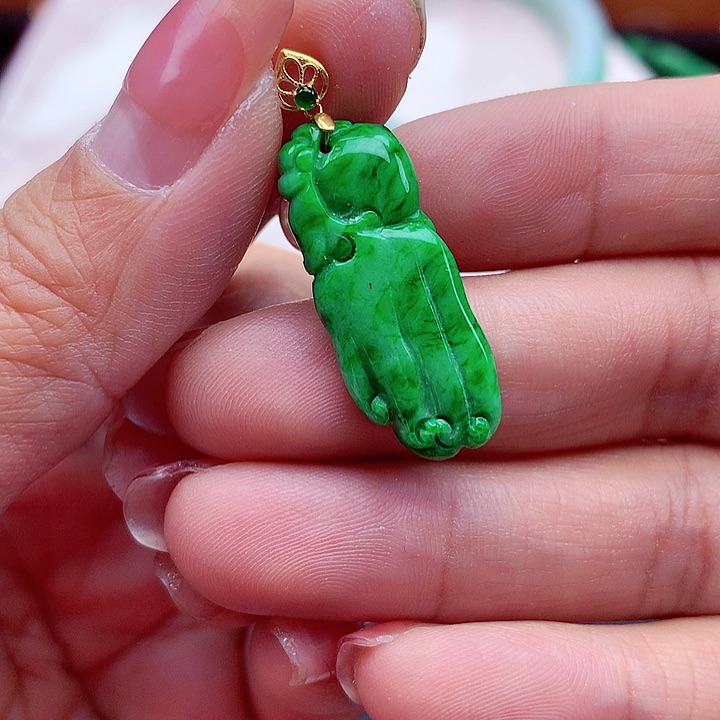 翡翠颈饰18K金镶嵌翡翠