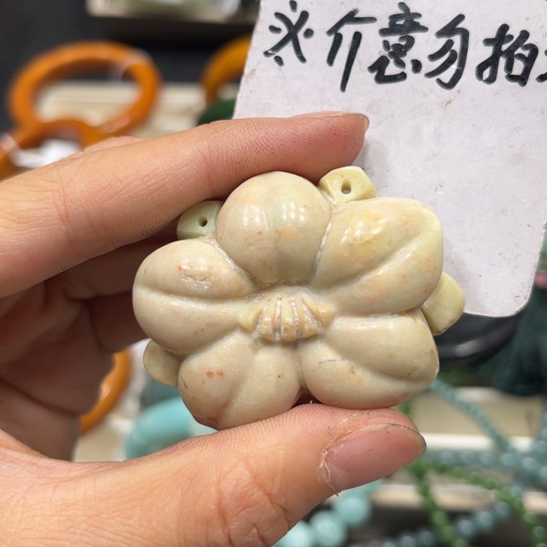 蛇纹石玉颈饰未镶嵌