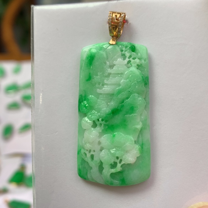 翡翠颈饰18K金镶嵌翡翠