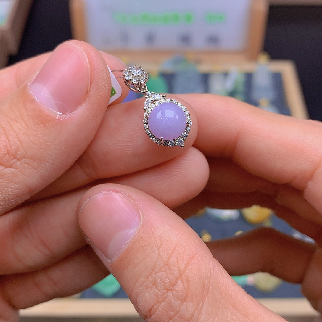 翡翠颈饰未镶嵌翡翠