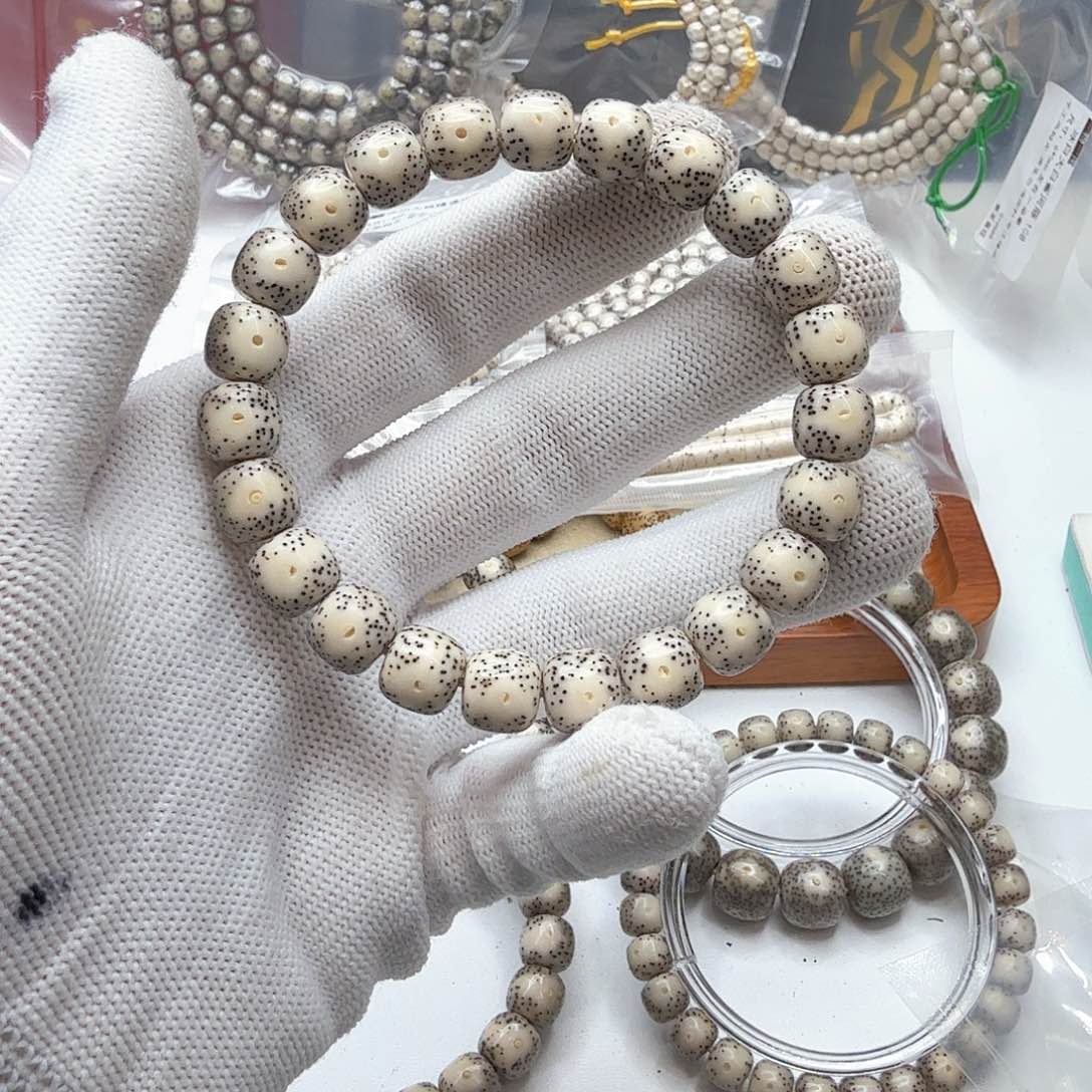 星月菩提吊坠24骨瓷白大眼睛针尖星10左右单圈