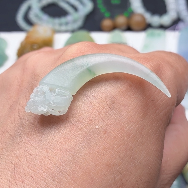 定制翡翠未镶嵌翡翠龙牙