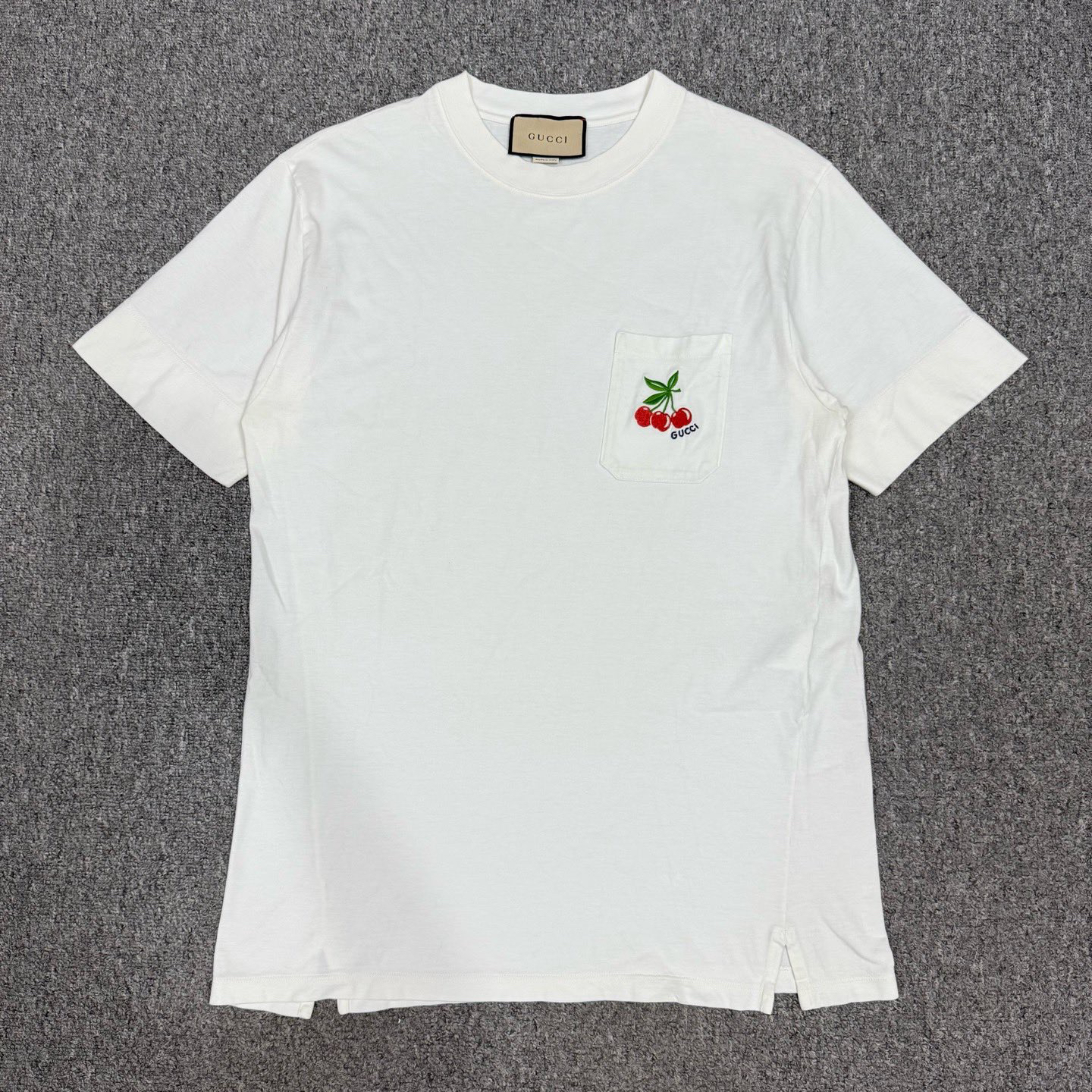 99新 GUCCI/古驰 14147478 Gucci古驰 白色口袋刺绣樱桃短袖 M码