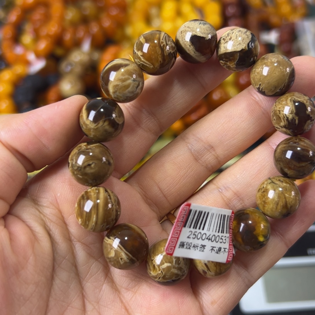 琥珀未镶嵌珠宝奇石550